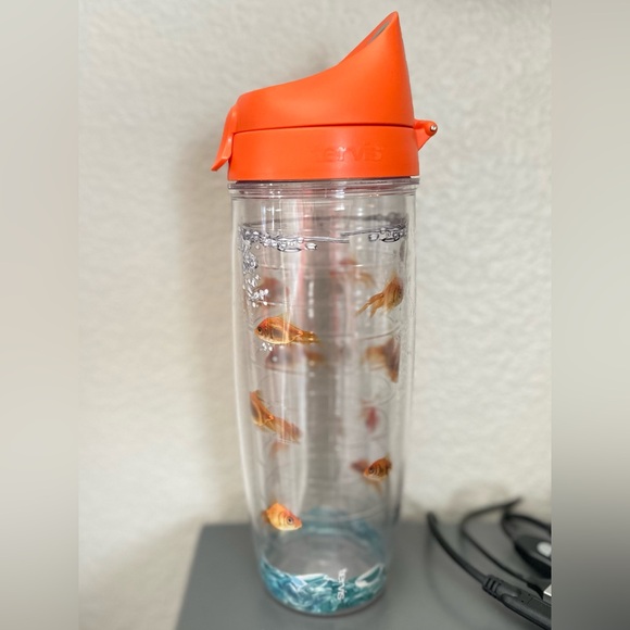 Tervis Goldfish 20 oz. Insulated Water Bottle Tumbler - Picture 5 of 7
